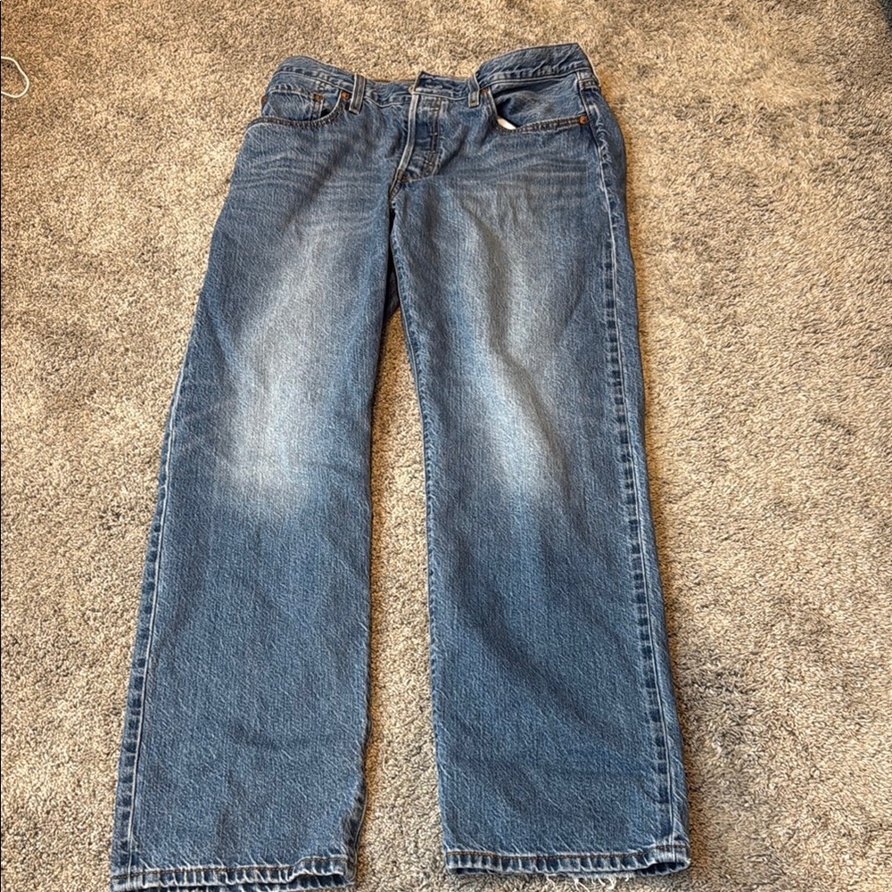 Women’s Levi’s straight jeans